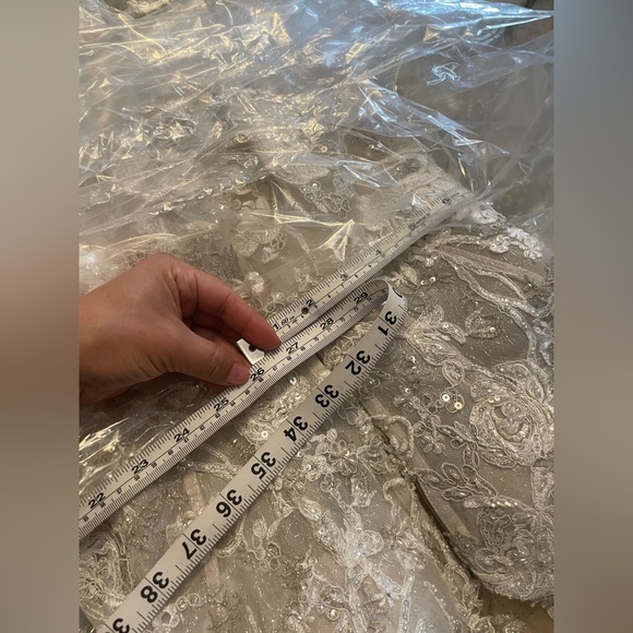 Beautiful Oleg Cassini wedding dress style CWG833 /Davids Bridal - Picture 9 of 12